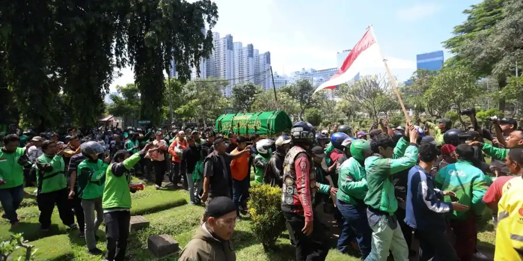 Gojek drivers attend Affan Kurniawan funeral